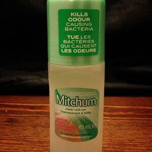 Mitchum Women Clear Roll-On Powder Fresh -1.52 fL.Oz / 45mL ( Old Formulation )